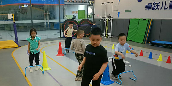 开启活力运动之旅​！小伦敦卓跃儿童运动馆这样教孩子~